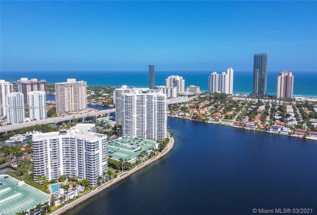 Foto del edificio - 3600 Mystic Pointe Dr