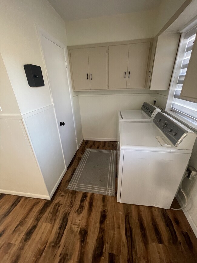 Building Photo - 4609 Elgin Ave