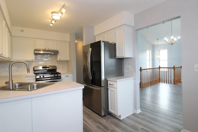 Building Photo - 2434 Dickens Dr