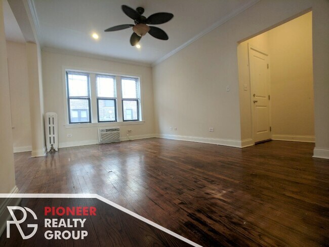 Foto del edificio - 736 W Addison St
