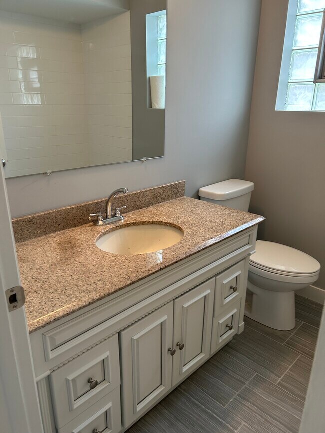 Foto del edificio - 2247 W 79th Pl