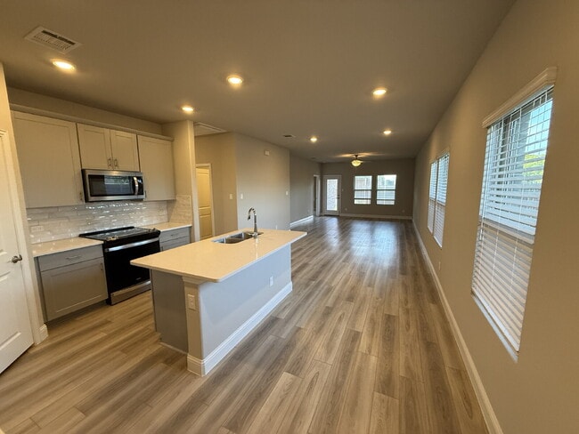 Foto del edificio - 3215 Sedge Grass Dr