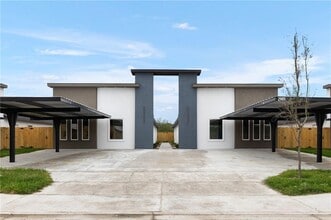 Building Photo - 16 S Links Dr