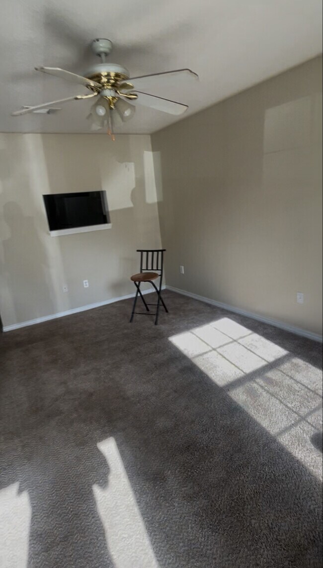 Foto del edificio - 867 S Brett St