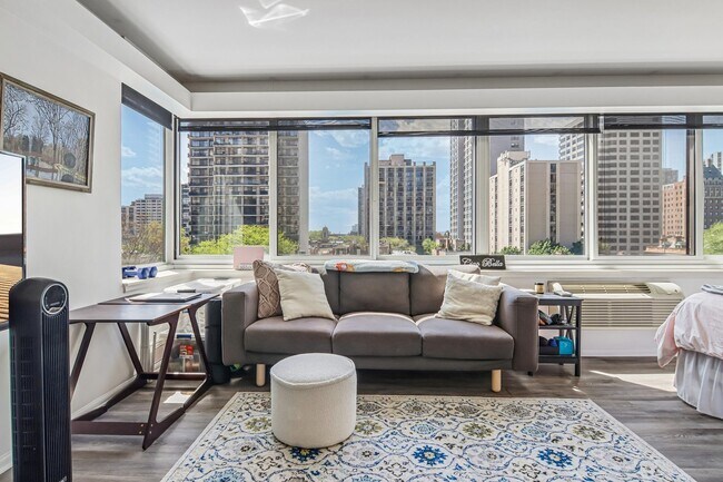 Foto del edificio - 1440 N Lake Shore Dr