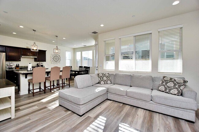 Building Photo - Fresno SouthEast Home, Gated Community, Cl...