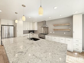 Building Photo - 1520 Via Dorado