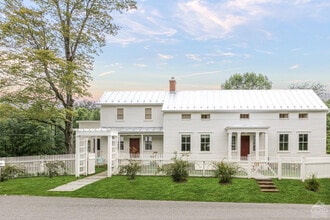 Building Photo - 404 Dranbauer Rd