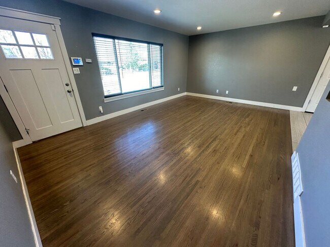 Building Photo - ADORABLE 4 BED, 2 BATH HOME CLOSE TO FORT ...