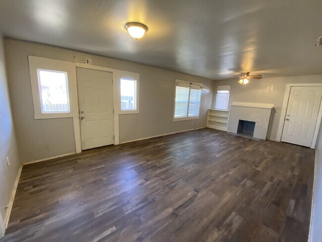 Foto del edificio - Spacious 2 Bed 1 Bath!