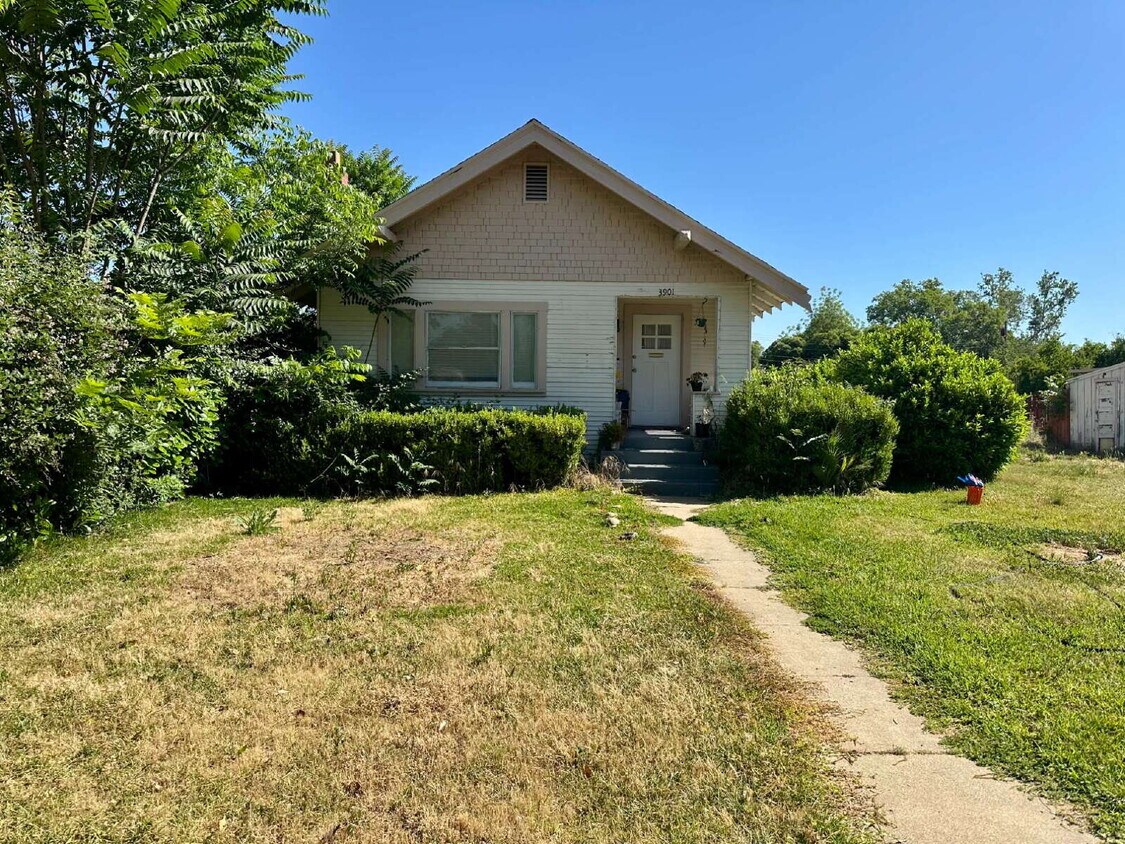 Foto principal - 3901 Y St