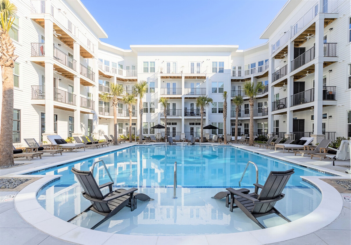 Primary Photo - Avalon at James Island