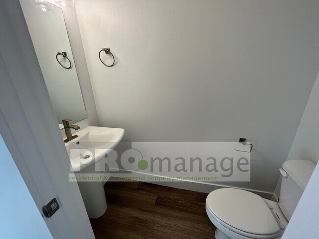 Building Photo - Brand New Townhome - 3 bed, 2.5 bath, 2 ca...