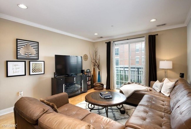 Building Photo - 1 br, 1.5 bath Condo - 700 Commodore Ct