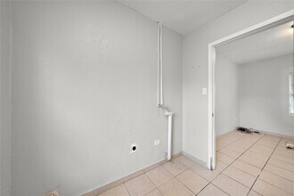 Building Photo - 806 3rd Ave N