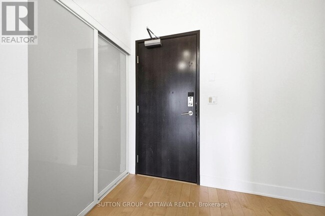 Building Photo - 1035 Bank St