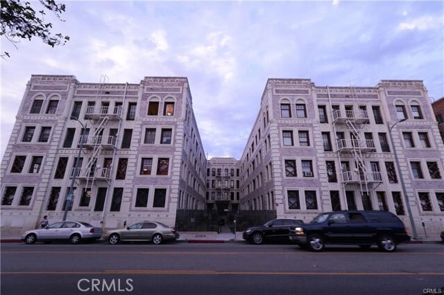 Foto principal - 2121 James M Wood Blvd