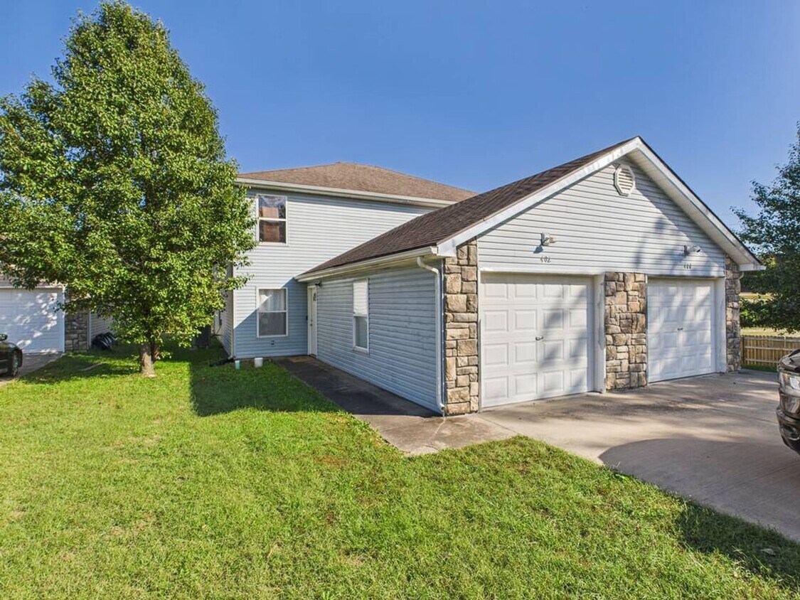 Foto principal - 402 Elliott Ln