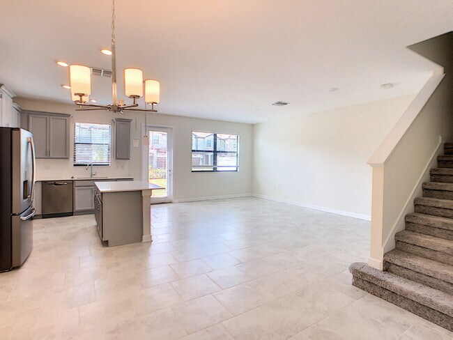 Foto del edificio - Gorgeous 4 bedroom townhome!