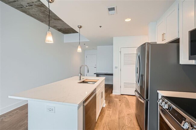 Building Photo - 950 W Peachtree St NW