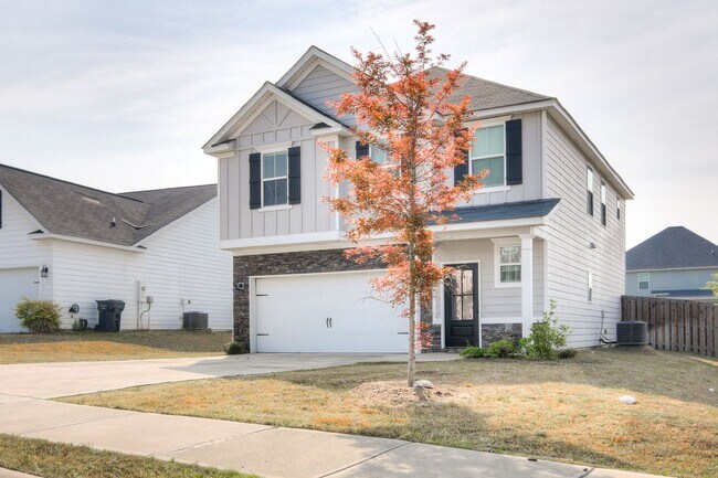Foto del edificio - 4 Bedroom 2 Bathroom Two Story Home
