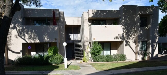 Building Photo - 1920 W Lindner Ave