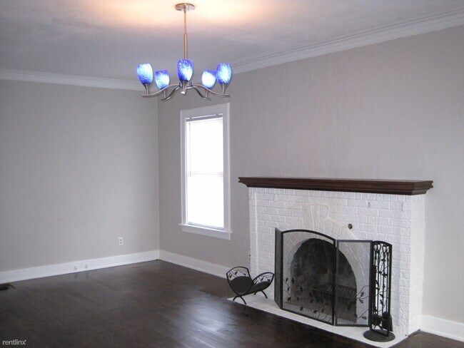 Building Photo - 3 br, 1.5 bath House - 1710 W Saint Joseph St