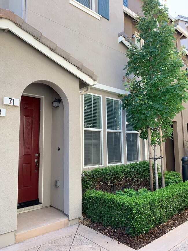 Entrance - 71 Ede Ln