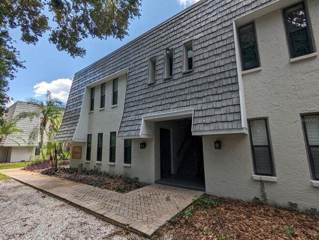 Building Photo - 710 Lyndhurst St