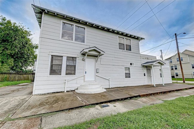 Building Photo - 2504 Leeland St