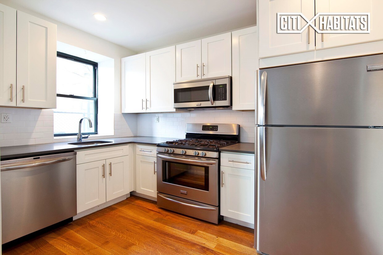 Primary Photo - 9 E 118th St