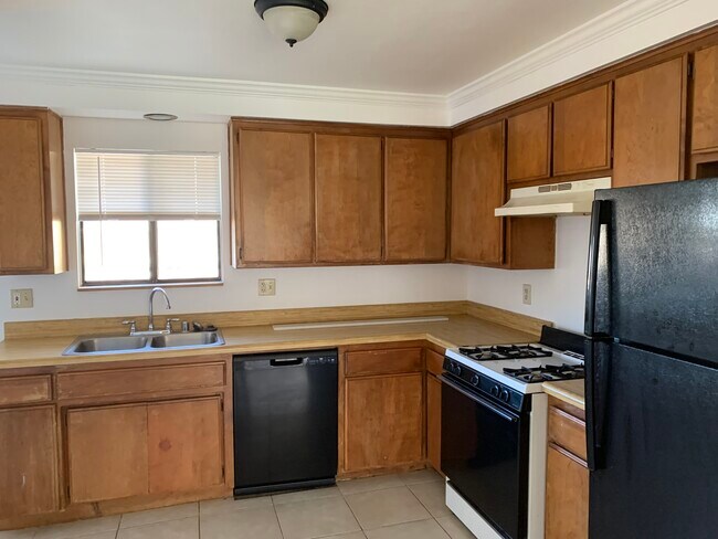 Kitchen - 21036 Santa Barbara Dr