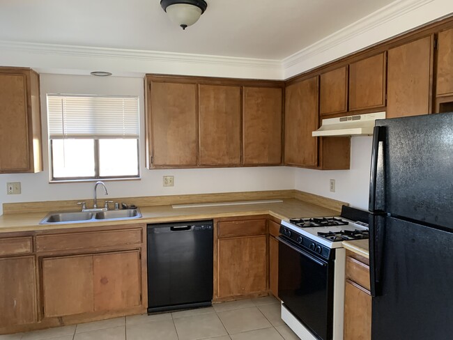 Kitchen - 21036 Santa Barbara Dr