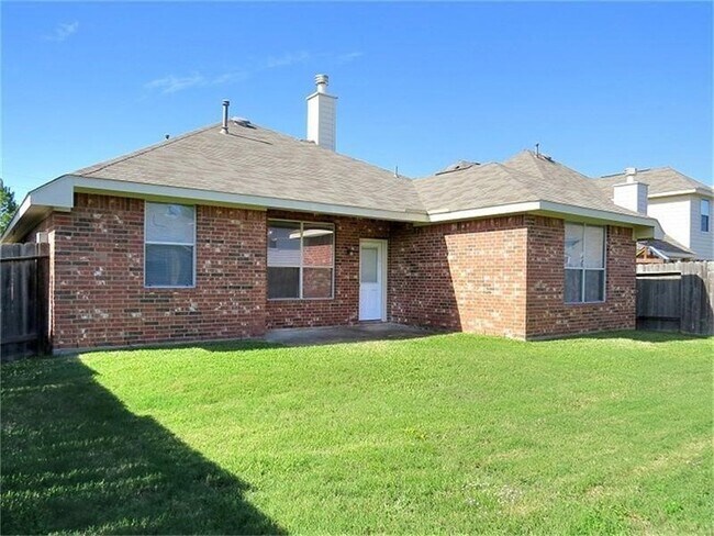 Foto del edificio - 6410 Bonnie Chase Ln