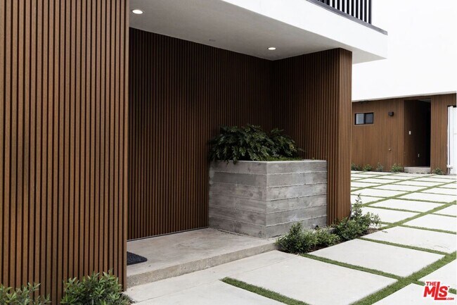 Foto del edificio - 921 N Mariposa Ave