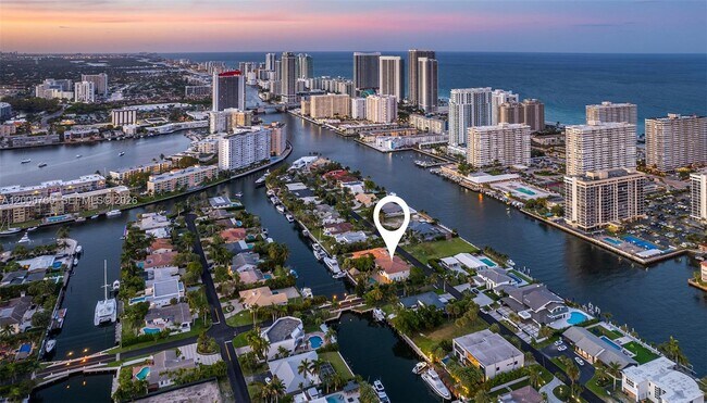 Foto del edificio - 552 Palm Dr