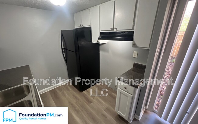 Foto del edificio - 5224 Flowering Peach Dr