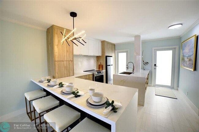 Building Photo - 1801 Ocean Dr