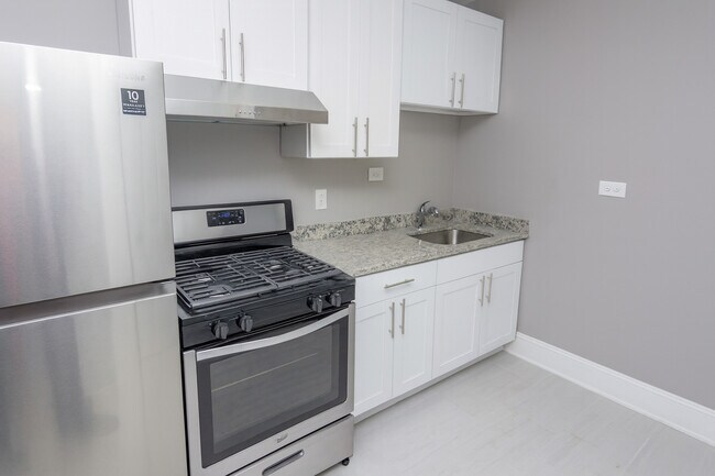 Foto del edificio - 8209 S Ellis Avenue (NEW)