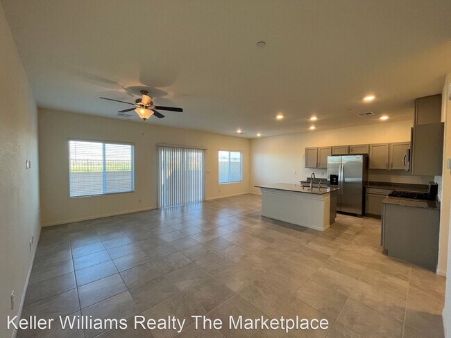 Foto del edificio - 4 br, 3 bath House - 428 Larksong Ave