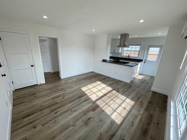 Building Photo - 6007 W 85th Plz