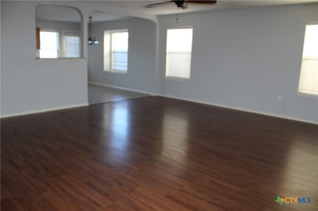 Building Photo - 236 Goliad Dr