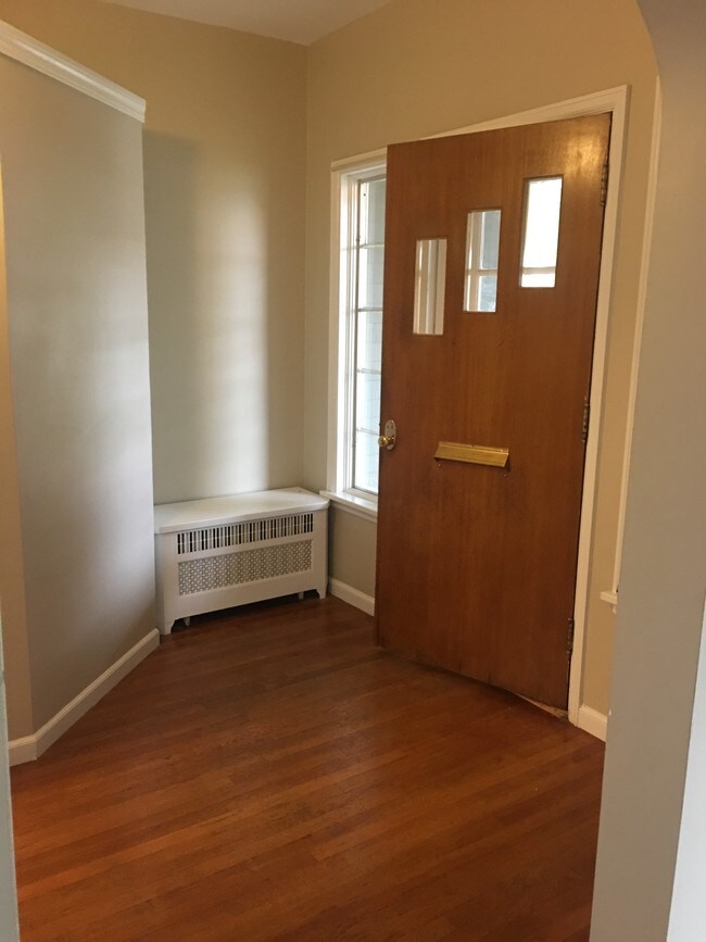 Foto del edificio - 115 E Maple St