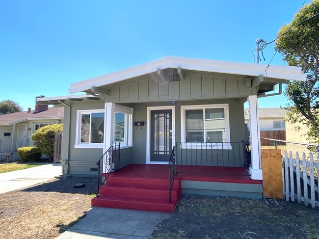Single Story Bungalow - 467 42nd St