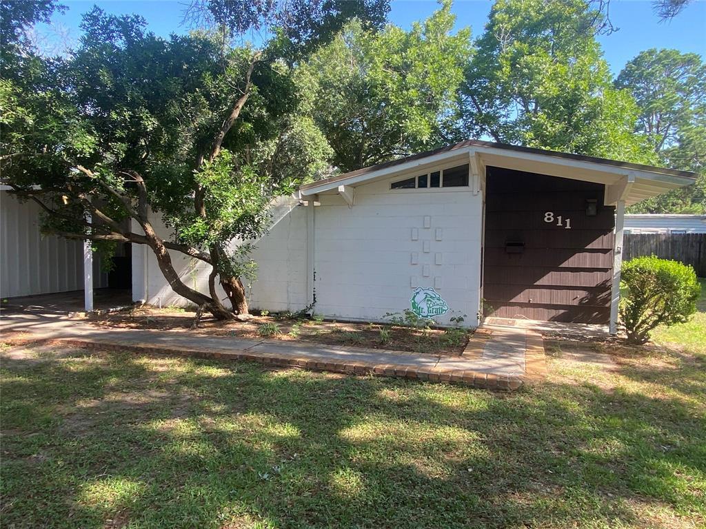 811 Peach St, El Campo, TX 77437 House for Rent in El Campo, TX