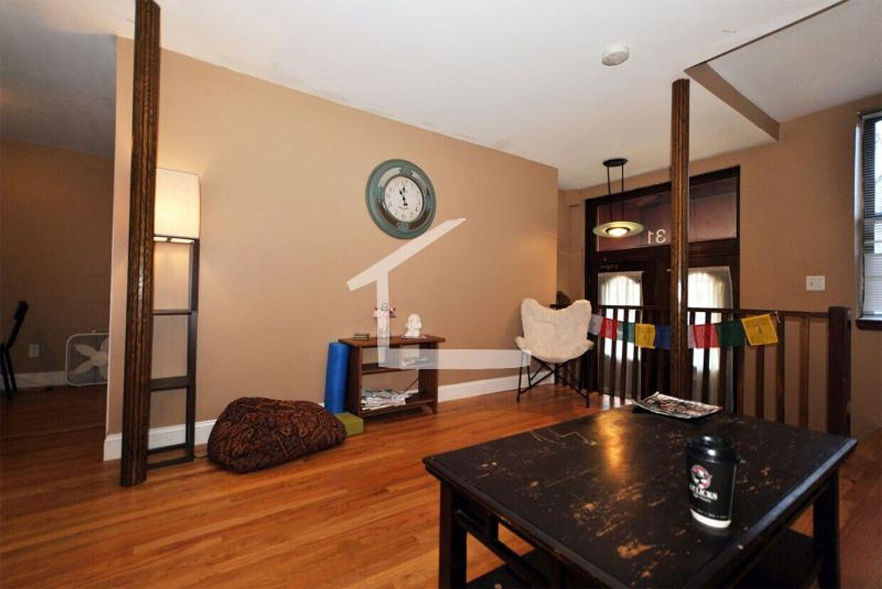 Primary Photo - Beautiful 3 bed townhouse available for 9/1!