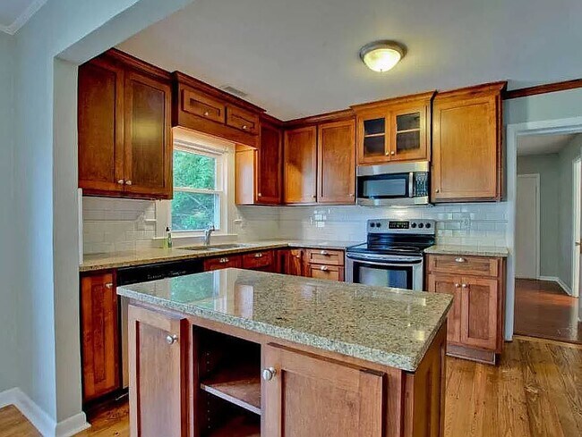 Foto del edificio - 1317 McCullough Ave NE