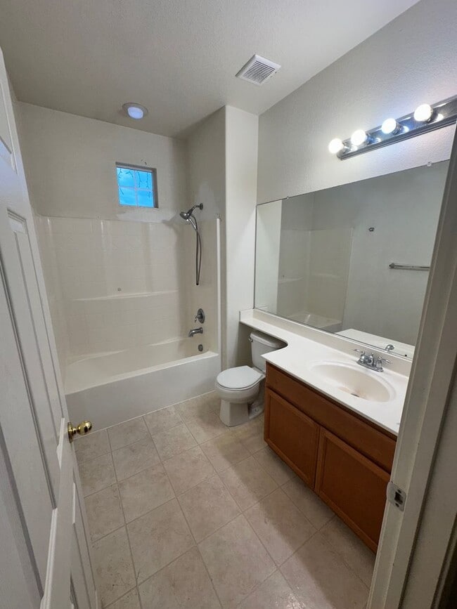 Building Photo - 2161 Chapman Oak Dr