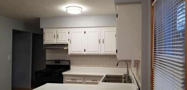 Building Photo - 8634 W Berwyn Ave