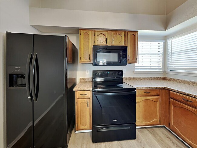 Building Photo - 7811 Bluff Trail Dr